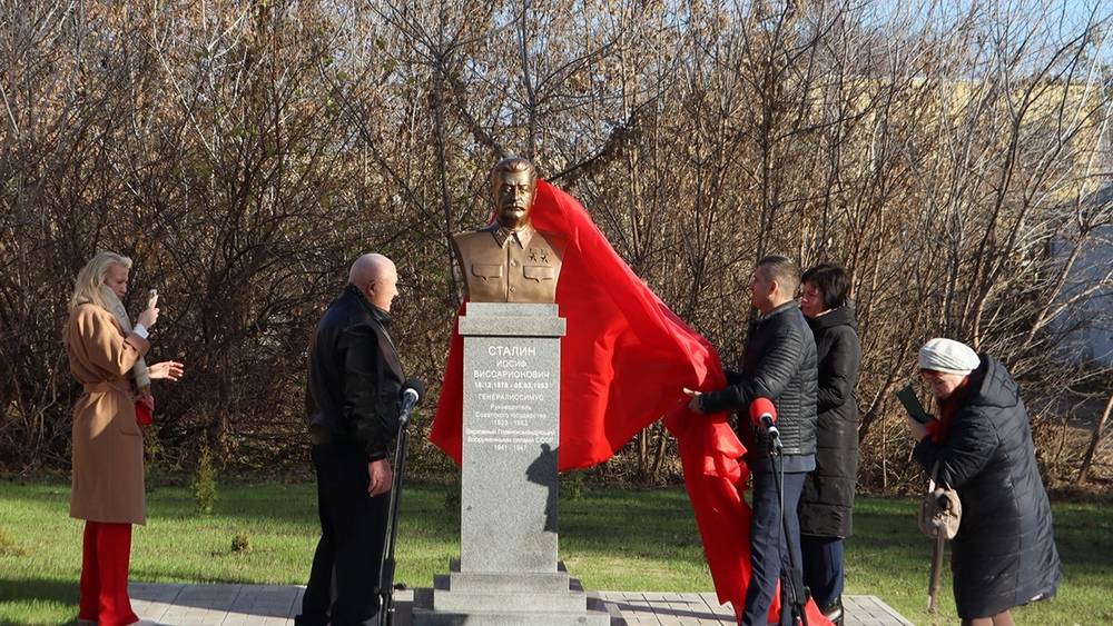 Памятник Сталину установили соседи брянцев