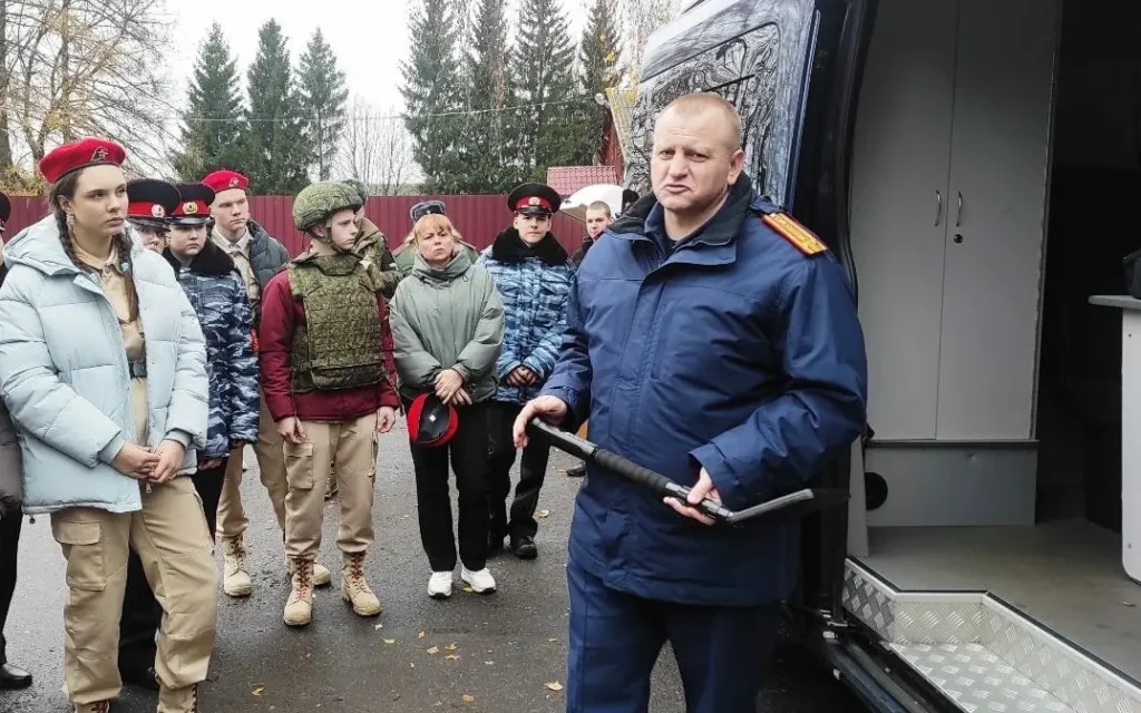 Юных брянцев познакомили с работой следователей и криминалистов