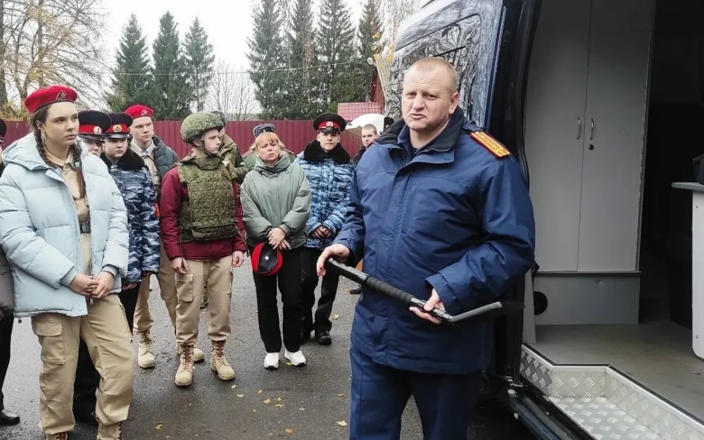 Юных брянцев познакомили с работой следователей и криминалистов