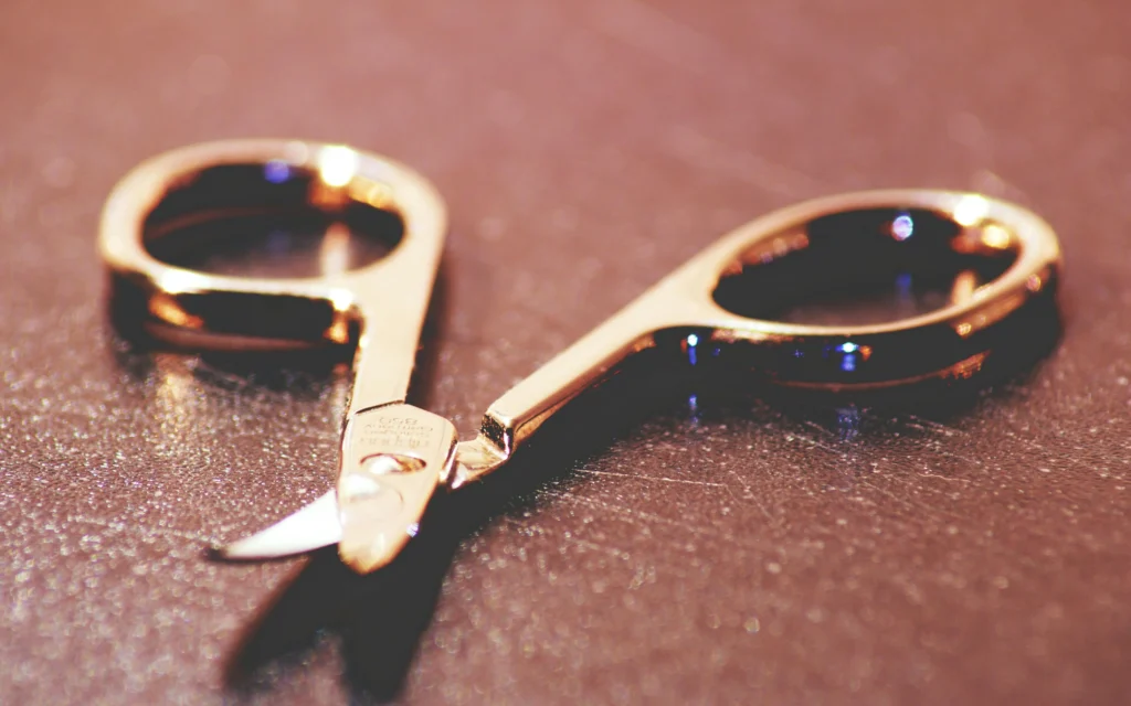 Брянский предприниматель заплатит более 30 тысяч из-за маникюрных инструментов