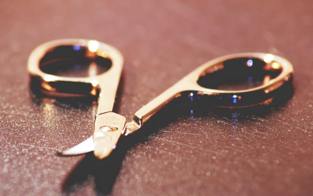 Брянский предприниматель заплатит более 30 тысяч из-за маникюрных инструментов