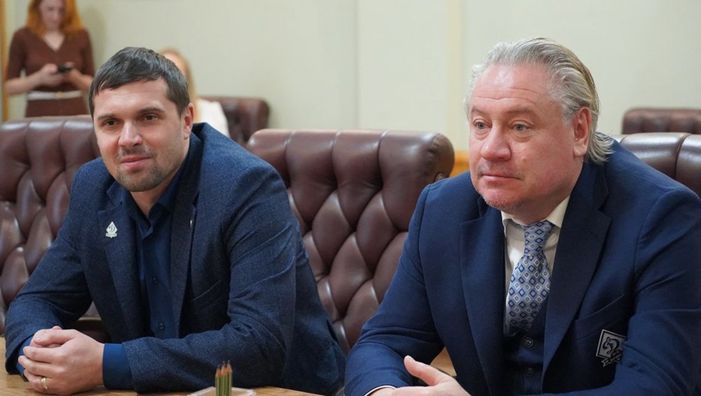 Тренер «Динамо» Канчельскис доложил брянскому губернатору о выполненном обещании