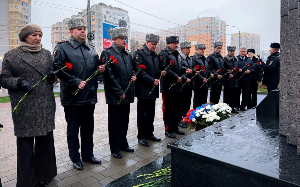 Генерал-майор полиции Алексей Солдатов поздравил брянских полицейских с праздником