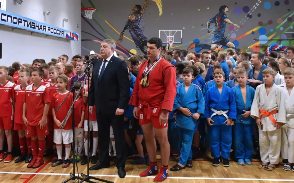 Александр Богомаз отметил вклад брянских спортсменов в развитие самбо