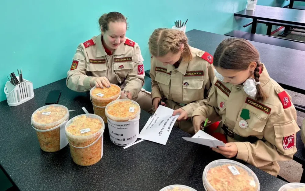 Брянские юнармейцы передали «витаминный заряд» бойцам СВО