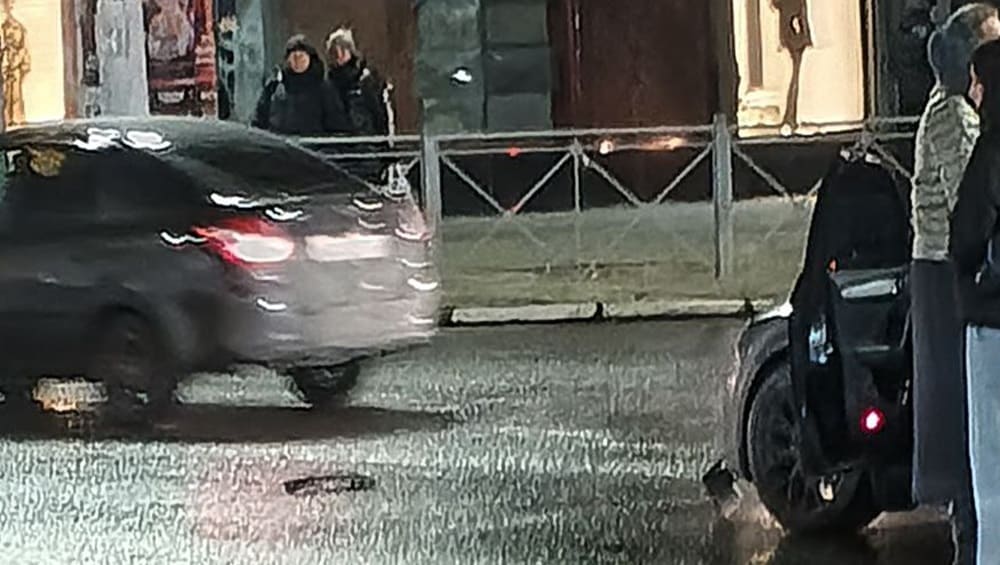 В Бежицком районе Брянска под колёсами иномарки погиб 33-летний мужчина