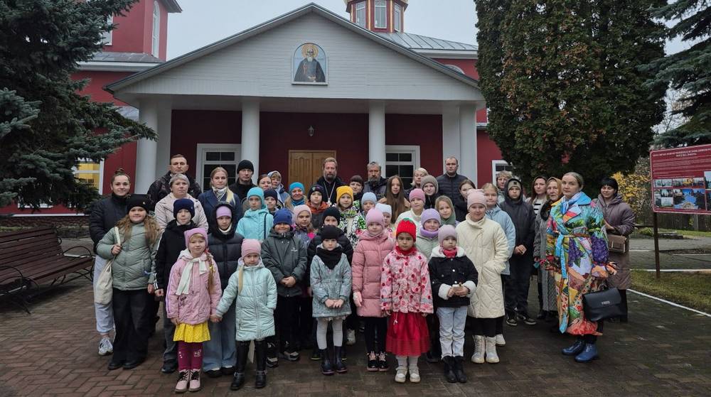 Воспитанники воскресной школы Локотского храма посетили Брянский театр юного зрителя