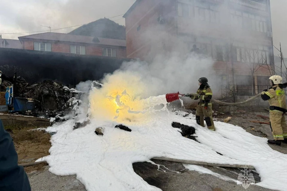 В Дагестане вертолет упал на частный дом – погибли четыре человека