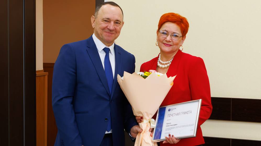 Сотрудники «Брянскэнерго» и «Брянскэлектро» получили награды в День энергетика