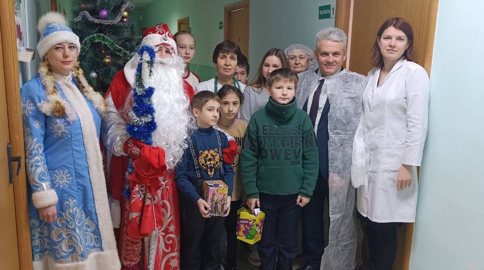 Новогоднее волшебство пришло в детское отделение Мглинской больницы