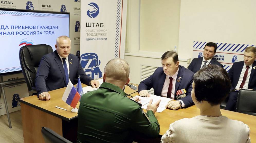 Валентин Суббот провел прием граждан в Региональной общественной приёмной в рамках Всероссийской декады