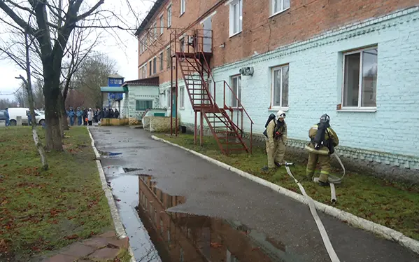 Брянские спасатели и сотрудники колонии отработали взаимодействие в случае ЧС