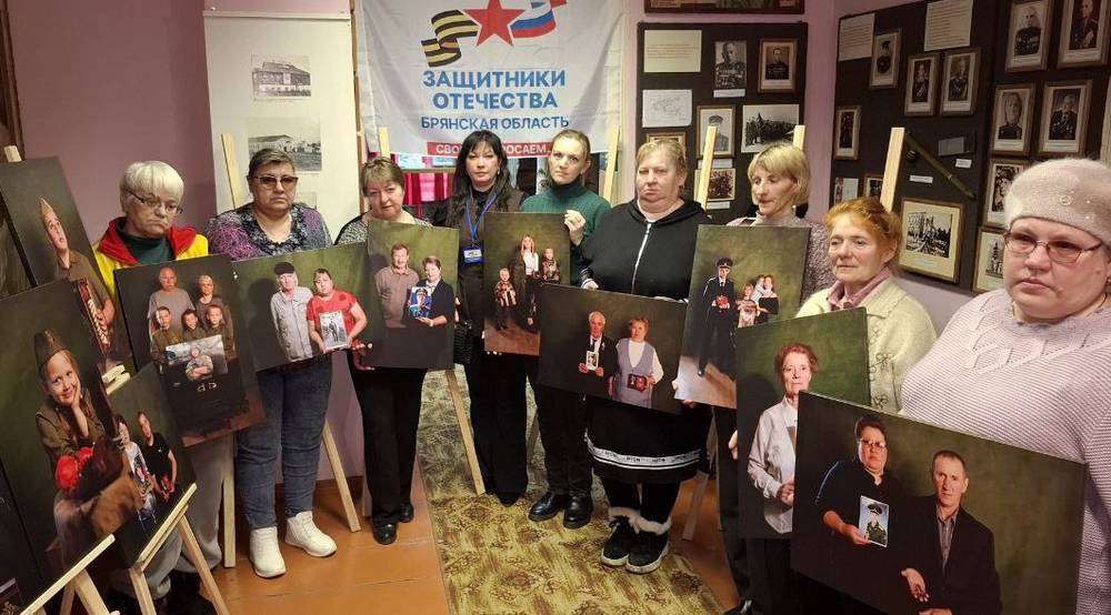 Благочинный Севского церковного округа принял участие в открытии фотовыставки «Заглянем в семейный альбом»