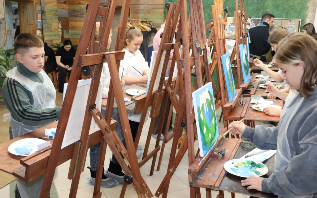 Участникам благотворительной акции «Ёлка добра» железнодорожники вручили подарки