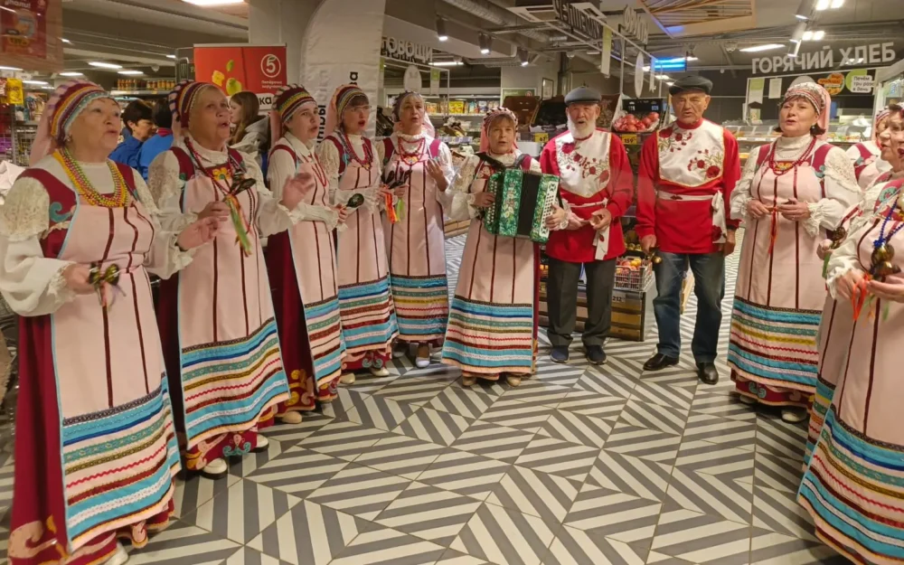 130 поводов для счастья: «Пятёрочка» посвятила осень старшему поколению