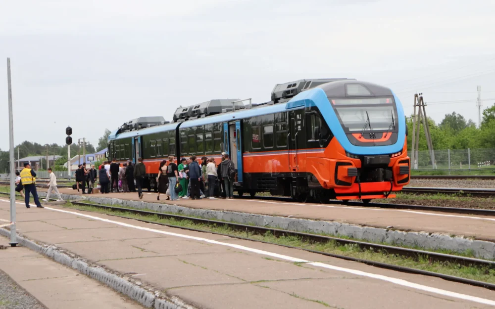 Расписание пригородных поездов изменится в дни новогодних каникул
