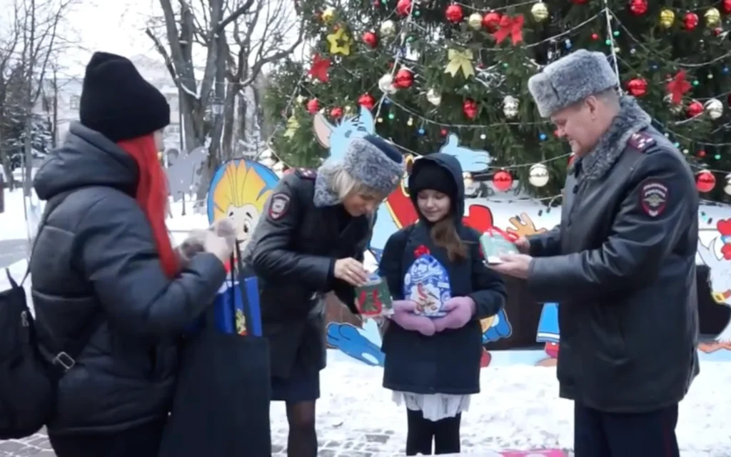Брянский полицейские исполнили мечты детей в рамках акции «Ёлка желаний»
