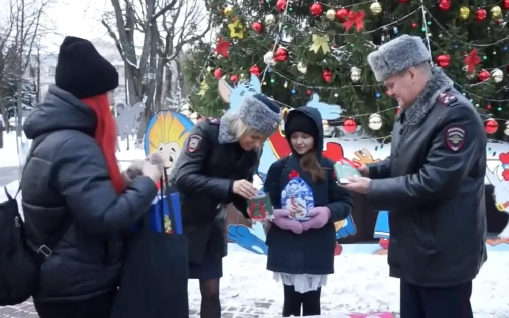 Брянский полицейские исполнили мечты детей в рамках акции «Ёлка желаний»