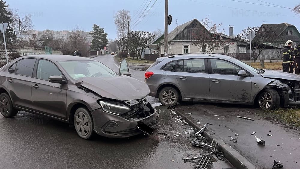 В Брянске ДТП с 2 автомобилями на улице Куйбышева обошлось без пострадавших