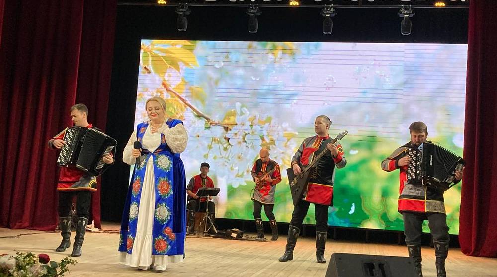 Помощник благочинного Брасовского церковного округа поздравил с юбилеем коллектив районной больницы