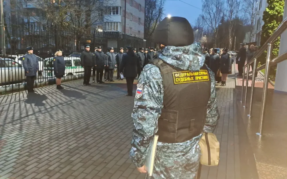 Брянские приставы отработали действия при обнаружении беспилотников у суда