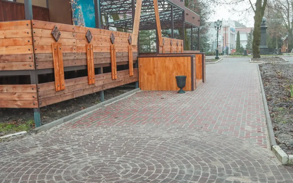 В парке Толстого Брянска построили новый культурно-досуговый центр