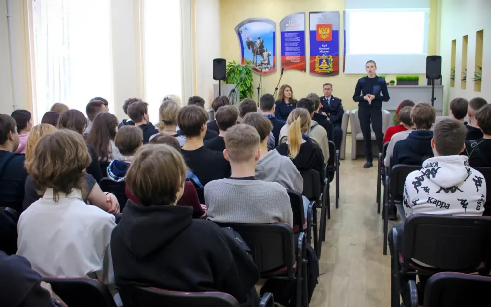 Студентам Брянска рассказали, как распознать мошенников