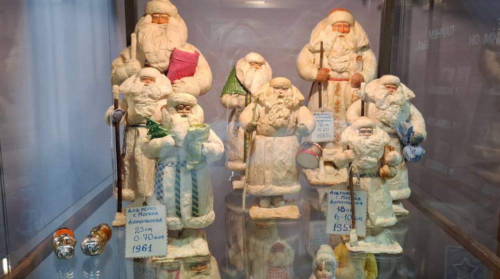 В Севском краеведческом музее открылась выставка новогодних игрушек