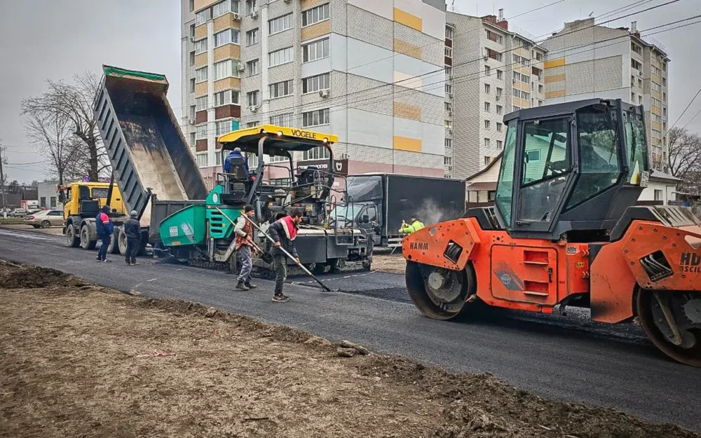 На улице Куйбышева в Брянске уложили выравнивающий слой асфальта