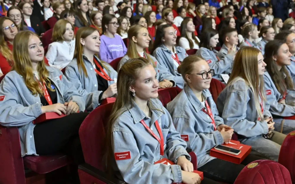 Александр Богомаз рассказал о достижениях брянских школьников и студентов