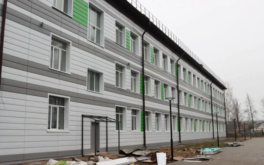 В школе № 42 Брянска завершили ремонт двух этажей после смены подрядчика
