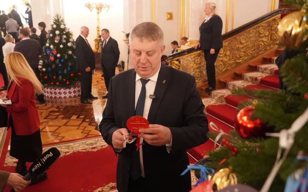 Брянский губернатор подарит детям шведскую стенку, фотоаппарат и конструктор