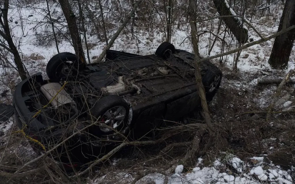 В Брянской области 44-летняя автолюбительница слетела с трассы