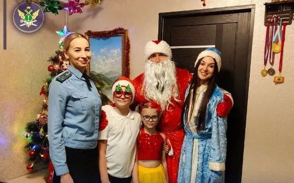 Судебные приставы исполнили новогодние мечты брянских детей