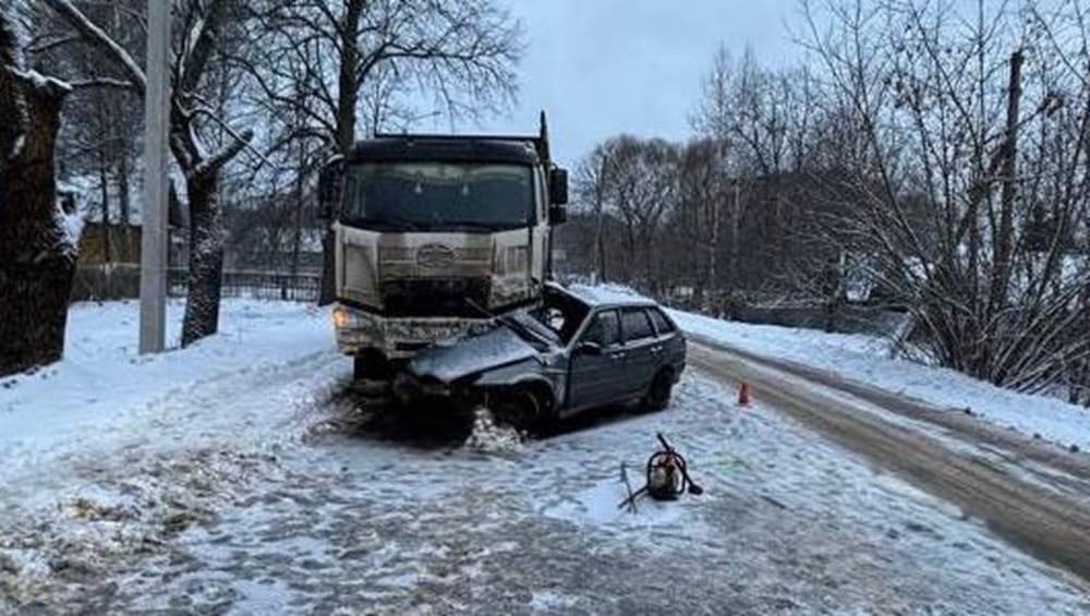 Под Суражом погиб 46-летний водитель попавшей под грузовик легковушки