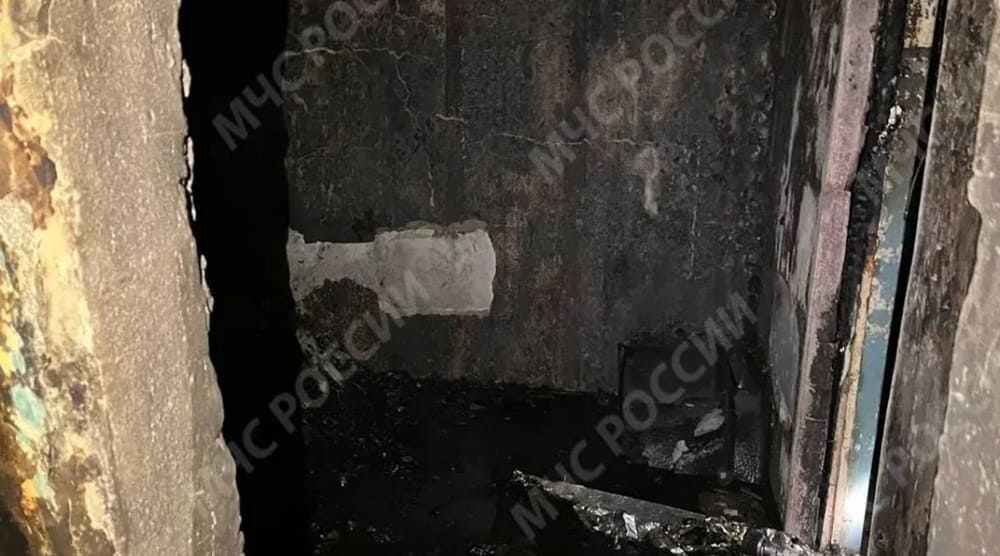 В Дятькове при пожаре в доме погиб 54-летний мужчина, 5 человек спасли