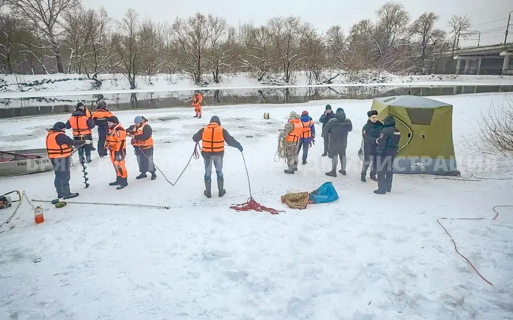 Пропавших детей в брянской Десне начали искать подводным дроном
