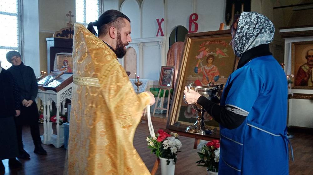 Священник Брянской епархии освятил икону, написанную для участников СВО