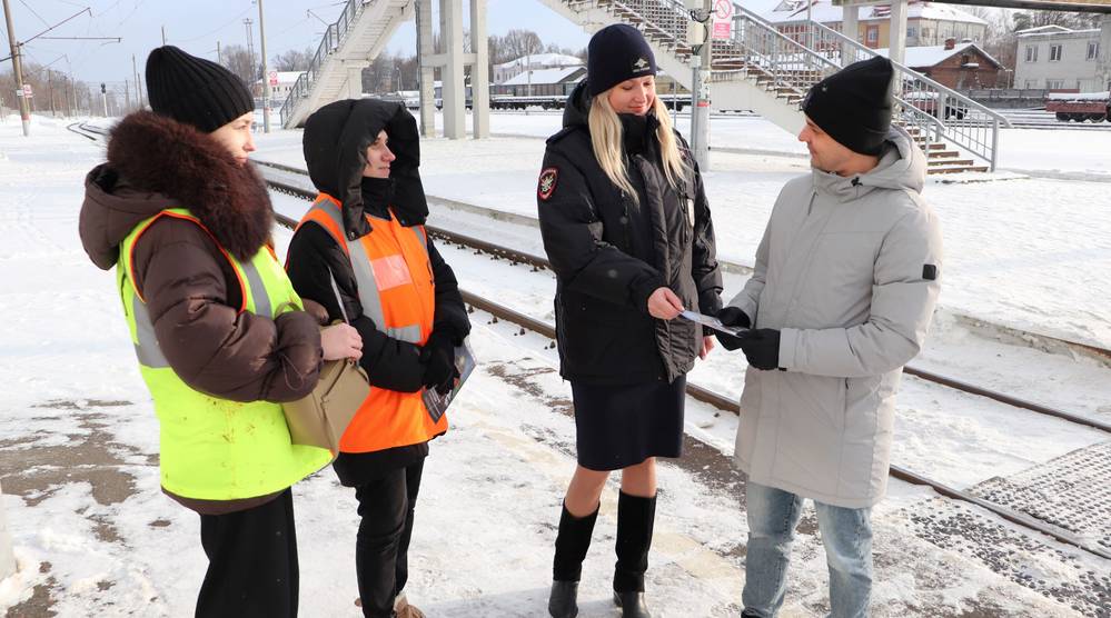 Профилактические рейды по безопасности на станциях Брянск-Орловский и Орджоникидзеград провели железнодорожники