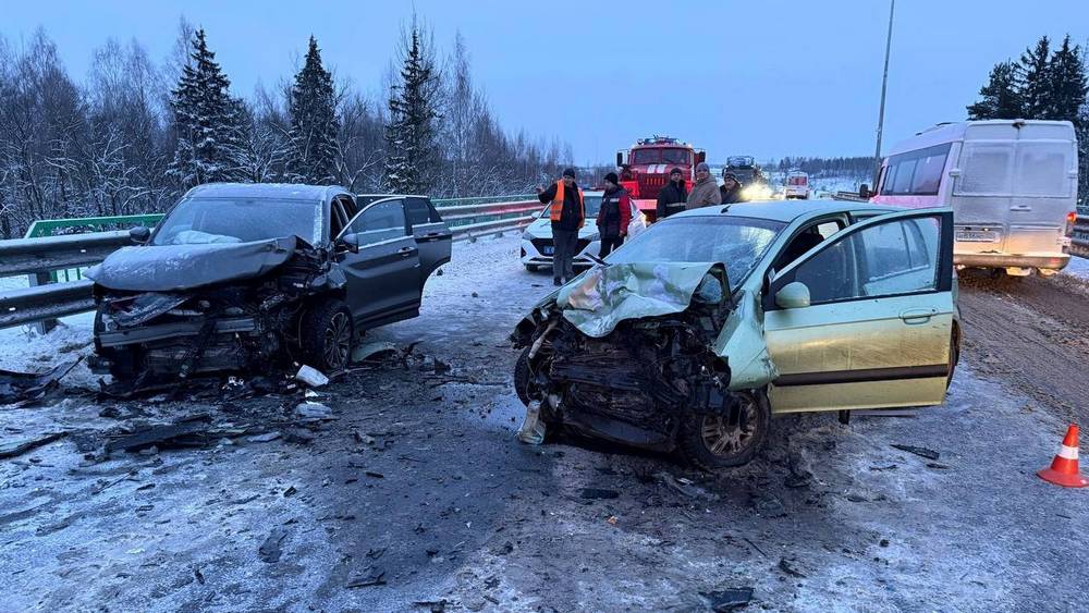 Выезд на встречную полосу привел к серьезному ДТП на брянской трассе