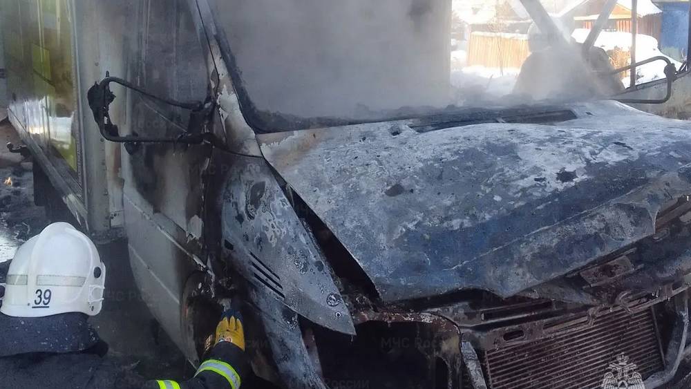 Второй автомобиль за день сгорел в Брянской области