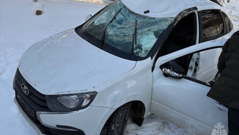 Под Брянском в Супоневе произошло загадочное ДТП с легковушкой