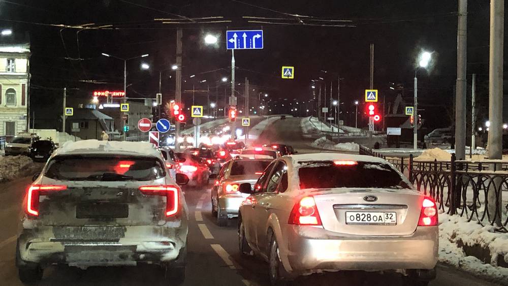 Новый мост, дорога и рабочие помогли Брянску пройти Новый год без больших пробок