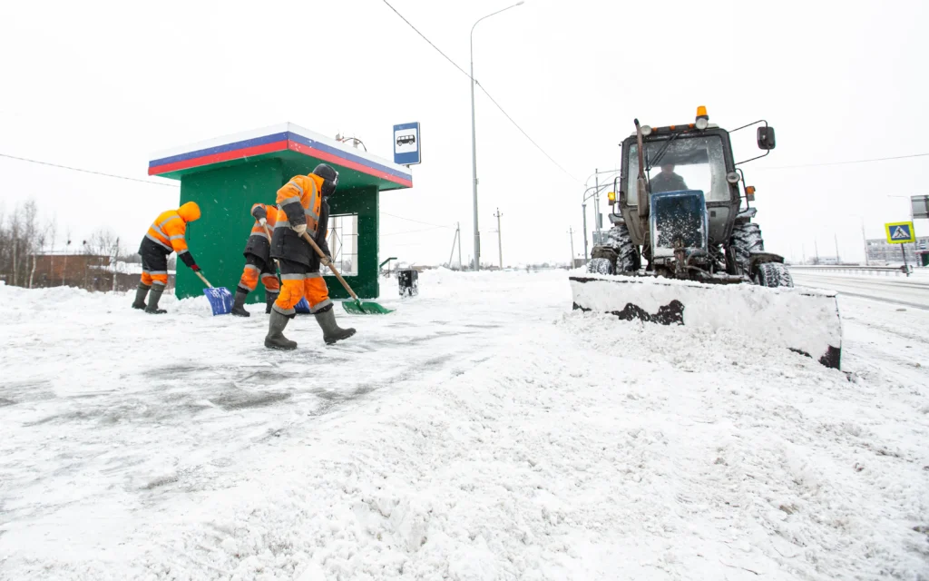 Сильный снегопад надвигается на Брянскую область — на трассы вывели спецтехнику