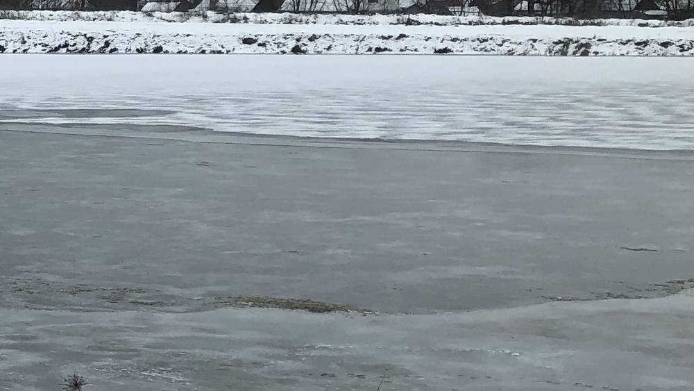 В Клинцах школьники на снегу начертили непристойности и нацистскую символику