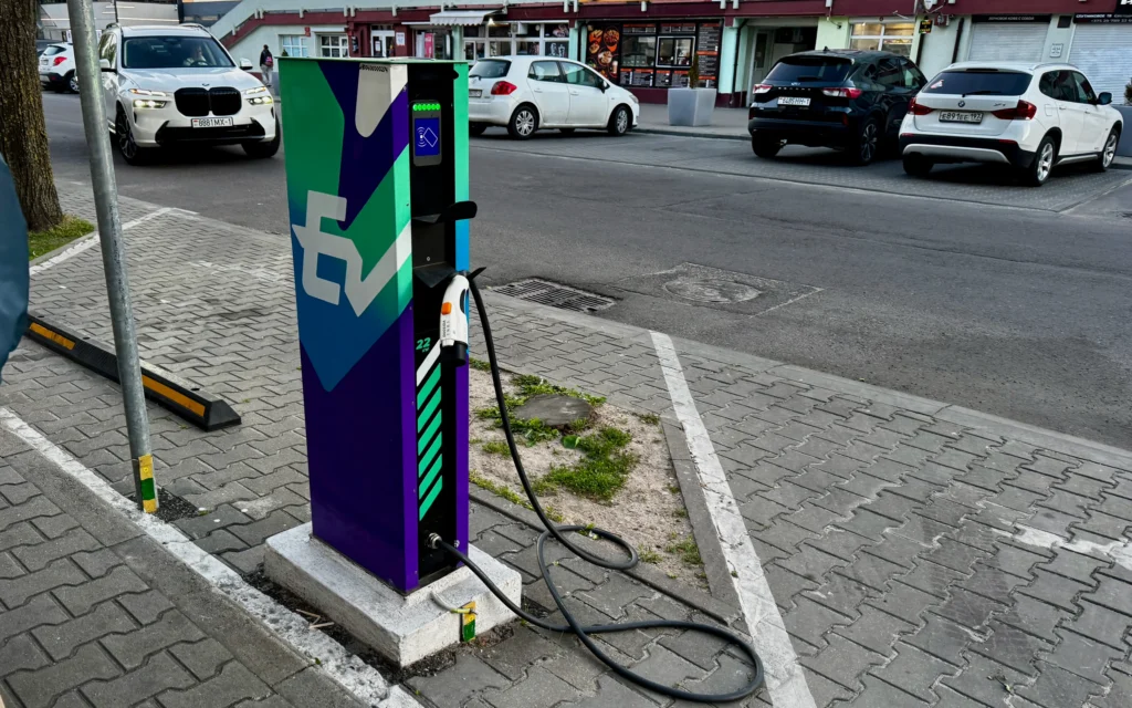 На брянских трассах появятся современные зарядные станции для электромобилей