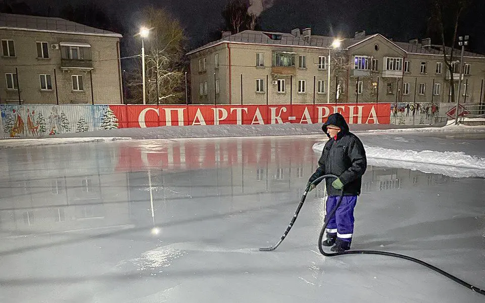 В Брянске сегодня откроют самый большой каток под открытым небом