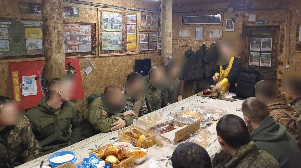 Священники Суземского благочиния поздравили военнослужащих с Новым годом