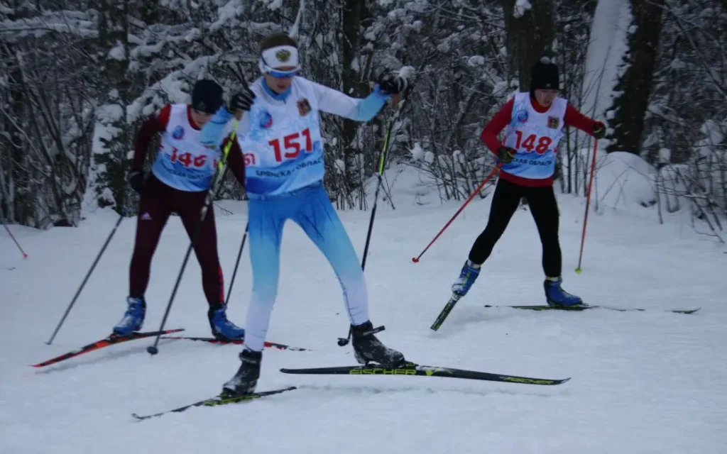 Олимпийская чемпионка наградила юных лыжников в Брянске