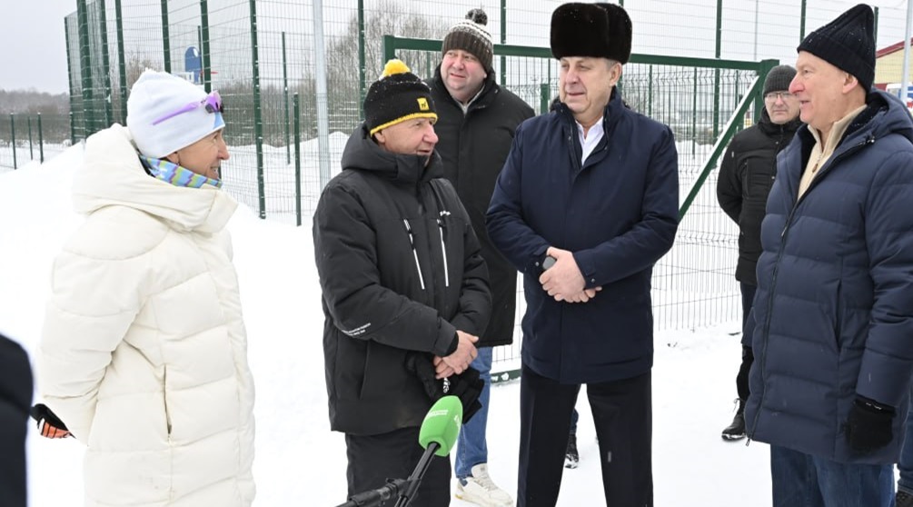 В Журиничах Куркина и первый тренер Большунова показали Патрушеву лыжную трассу